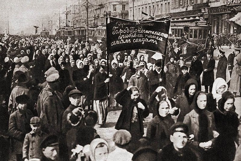 Ekmek ve barış için kadın gösterisi - 8 Mart 1917, Petrograd, Rusya
